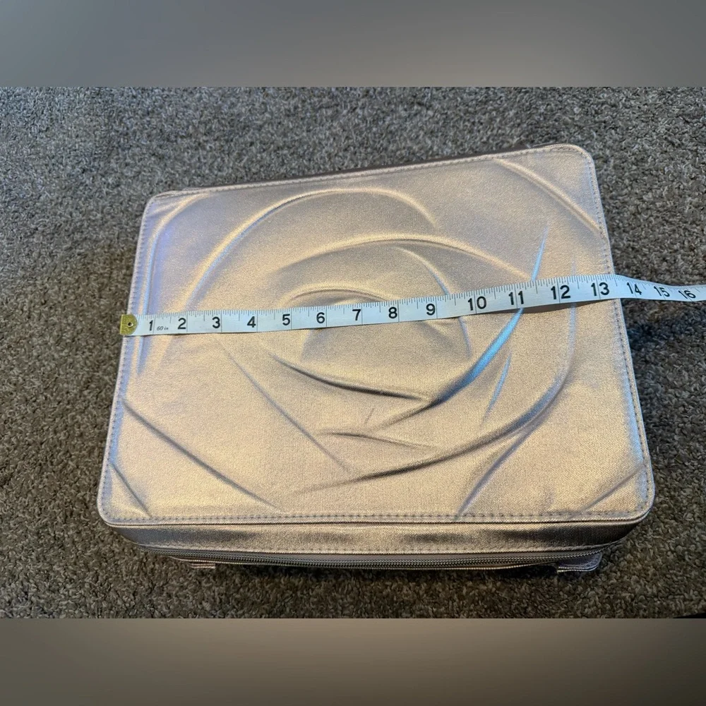 Lancôme Gold Textured organization container
